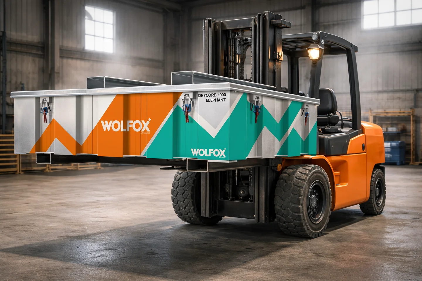 Visualización de contenedor WOLFOX DRYCORE sobre un montacargas en una bodega industrial
